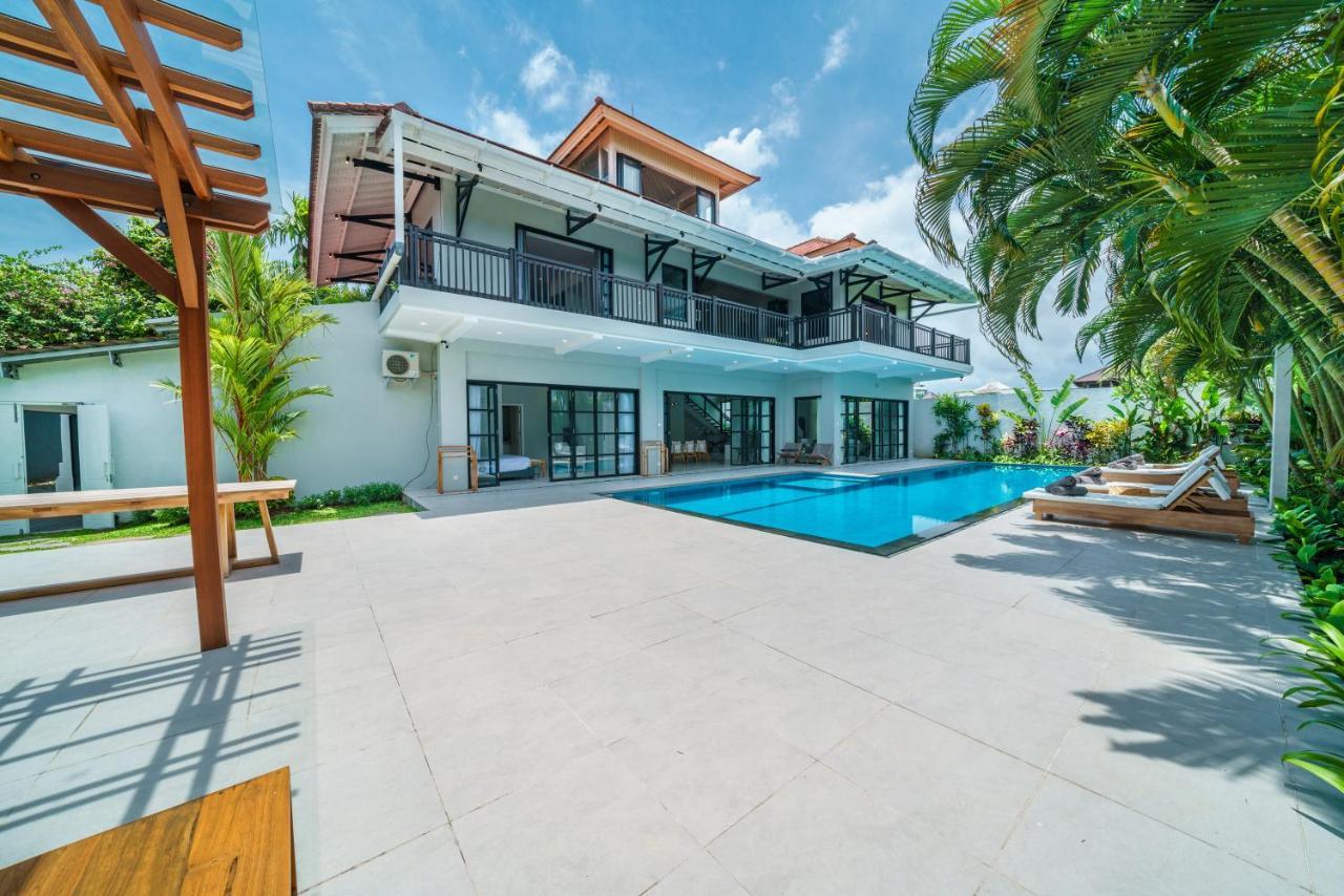 Villa Okenada - Modern 5-Bedroom Pool Villa In Berawa! Canggu  Bagian luar foto