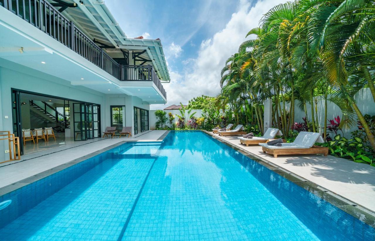 Villa Okenada - Modern 5-Bedroom Pool Villa In Berawa! Canggu  Bagian luar foto