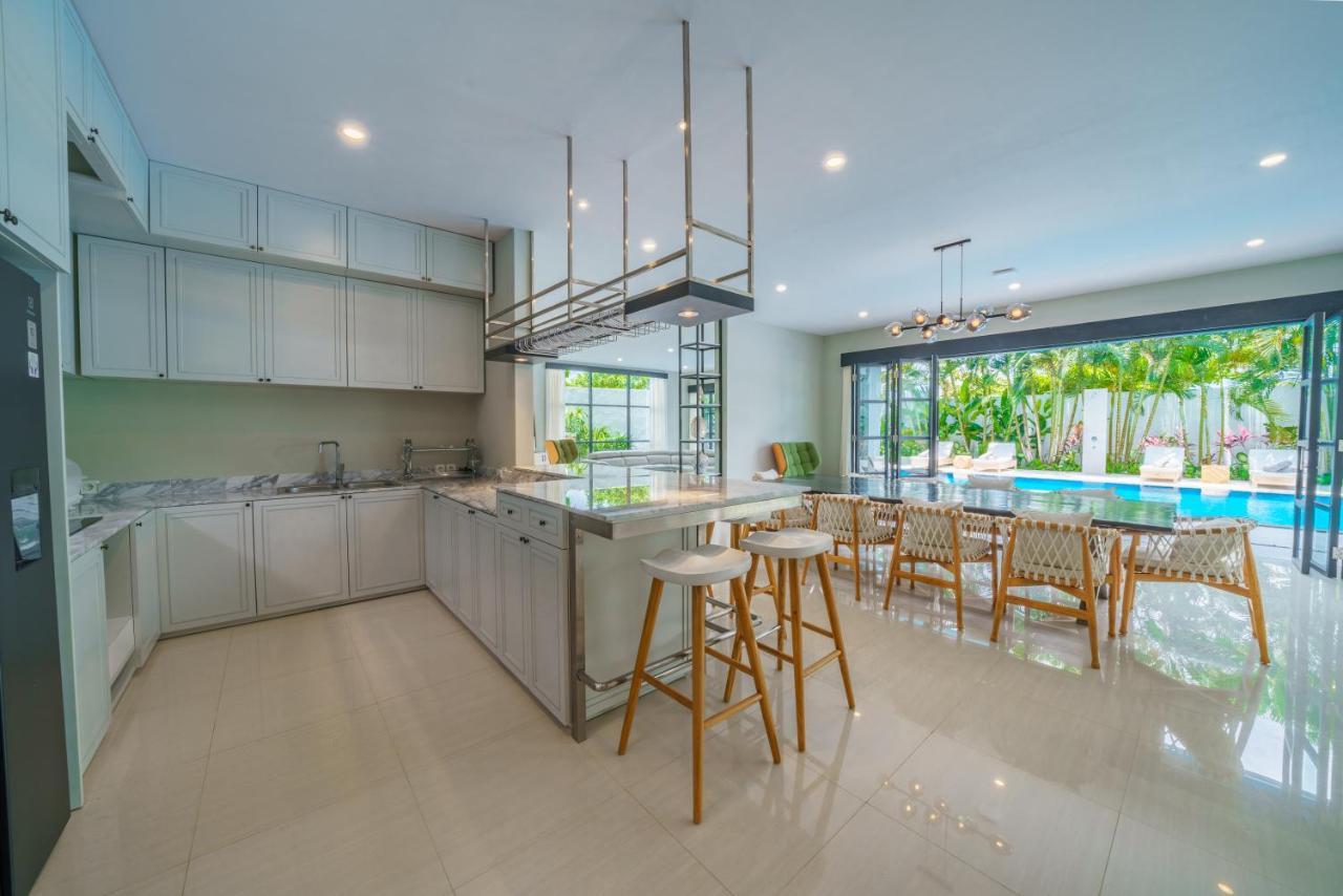 Villa Okenada - Modern 5-Bedroom Pool Villa In Berawa! Canggu  Bagian luar foto
