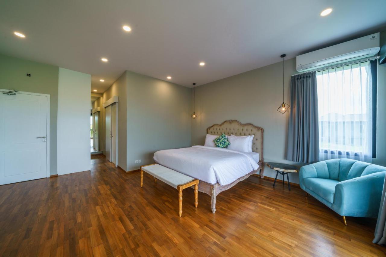 Villa Okenada - Modern 5-Bedroom Pool Villa In Berawa! Canggu  Bagian luar foto