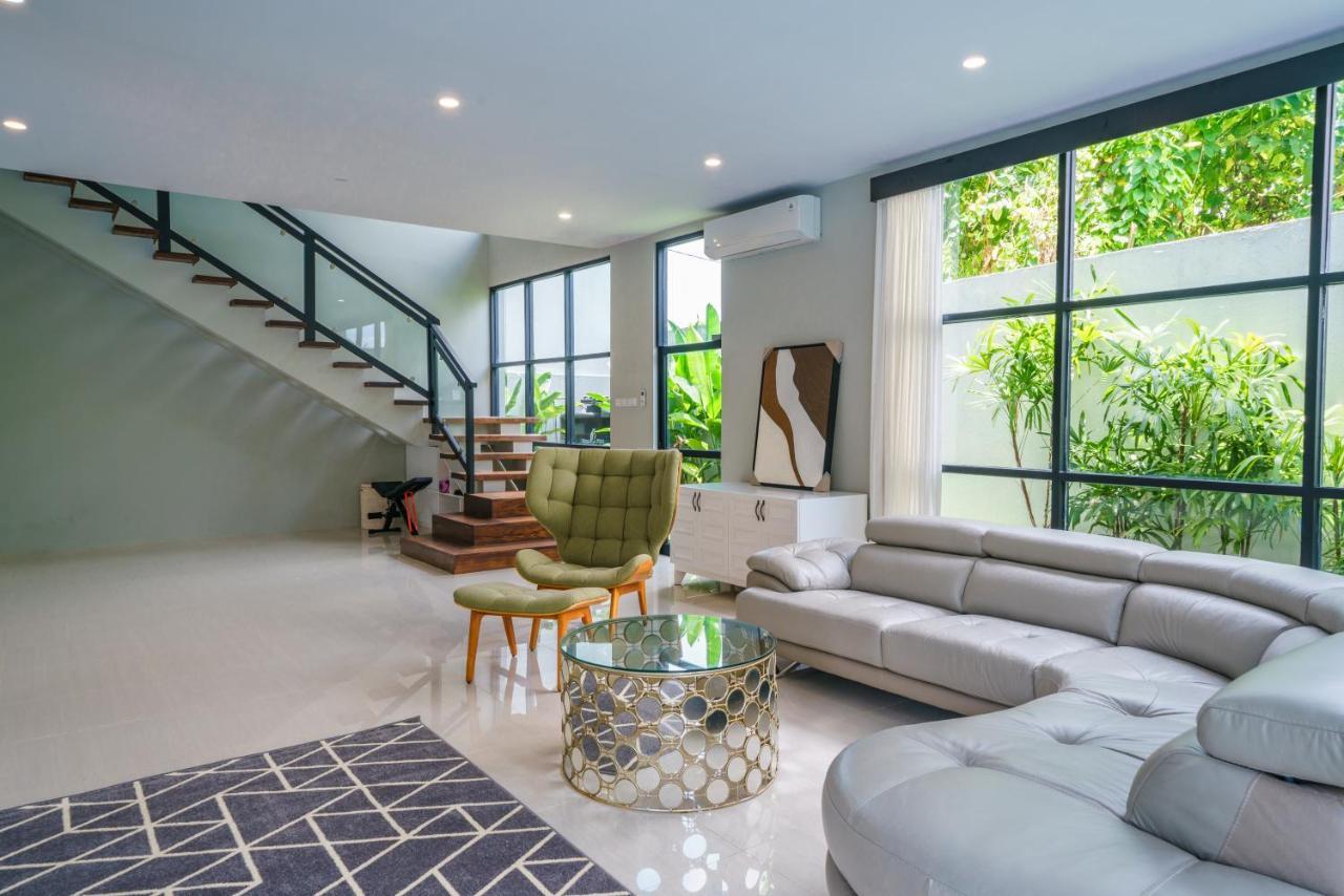 Villa Okenada - Modern 5-Bedroom Pool Villa In Berawa! Canggu  Bagian luar foto