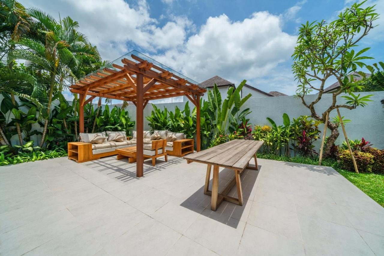 Villa Okenada - Modern 5-Bedroom Pool Villa In Berawa! Canggu  Bagian luar foto