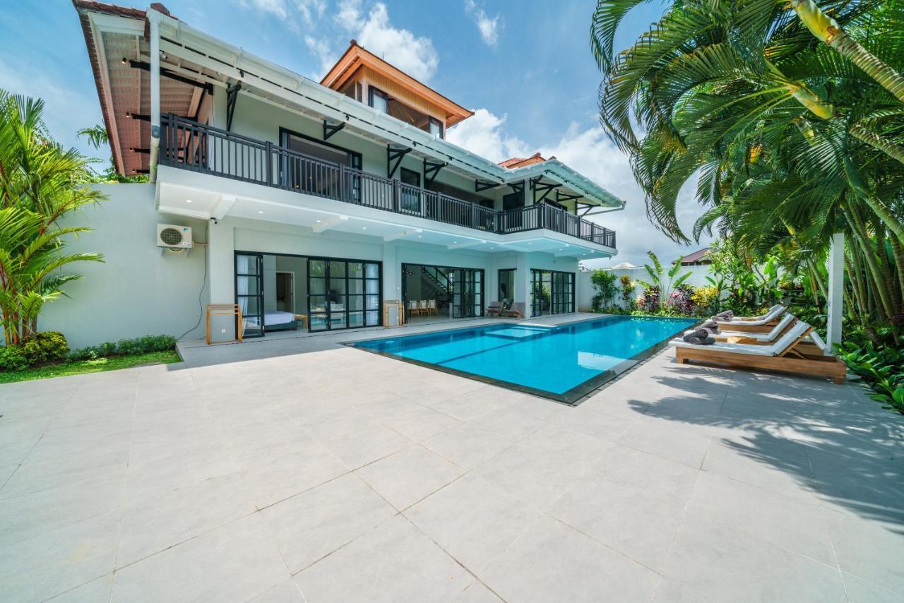 Villa Okenada - Modern 5-Bedroom Pool Villa In Berawa! Canggu  Bagian luar foto