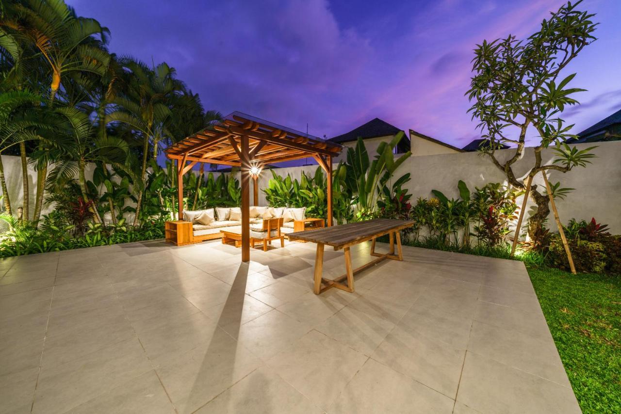 Villa Okenada - Modern 5-Bedroom Pool Villa In Berawa! Canggu  Bagian luar foto